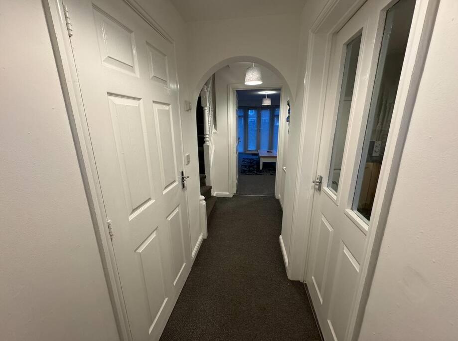 ウェリングボロー Modern Townhouse - 3 Bed 2.5 Bath 2 Private Gated Parkingヴィラ エクステリア 写真