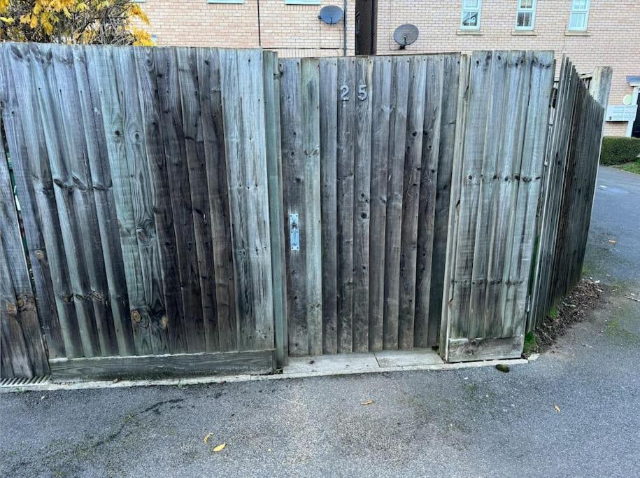 ウェリングボロー Modern Townhouse - 3 Bed 2.5 Bath 2 Private Gated Parkingヴィラ エクステリア 写真
