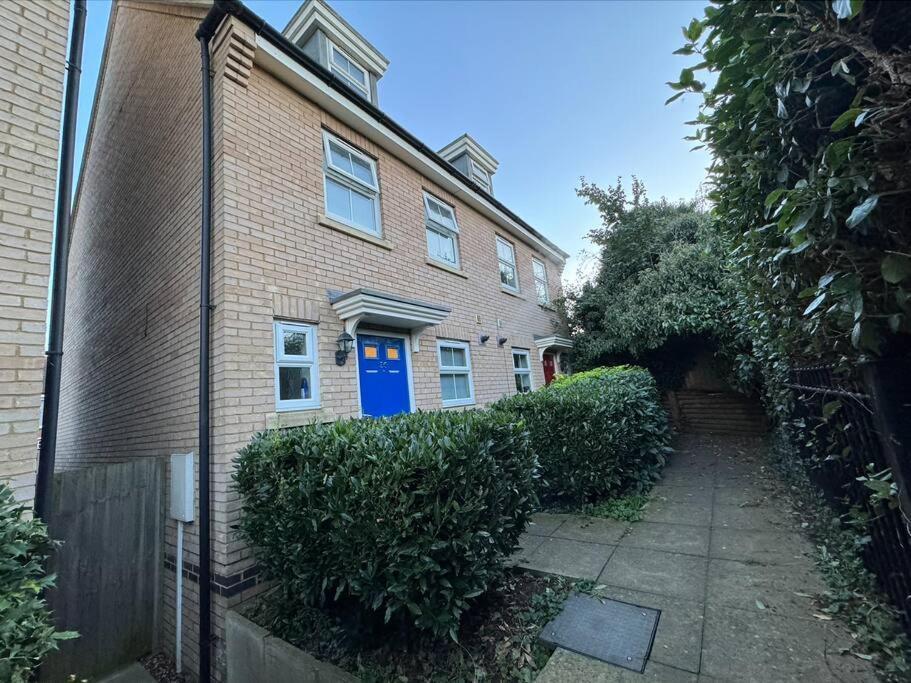 ウェリングボロー Modern Townhouse - 3 Bed 2.5 Bath 2 Private Gated Parkingヴィラ エクステリア 写真