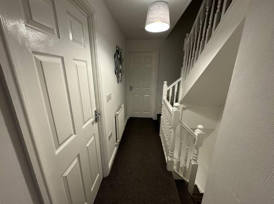 ウェリングボロー Modern Townhouse - 3 Bed 2.5 Bath 2 Private Gated Parkingヴィラ エクステリア 写真