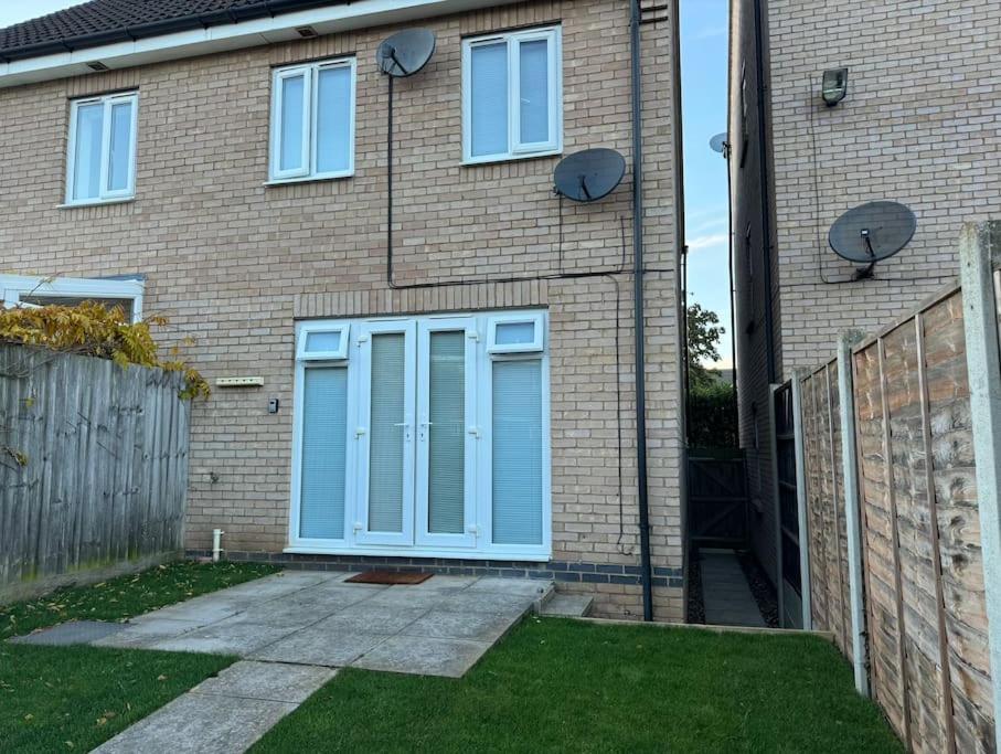 ウェリングボロー Modern Townhouse - 3 Bed 2.5 Bath 2 Private Gated Parkingヴィラ エクステリア 写真