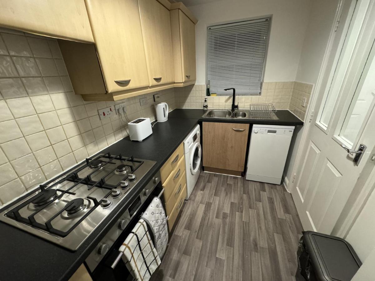 ウェリングボロー Modern Townhouse - 3 Bed 2.5 Bath 2 Private Gated Parkingヴィラ エクステリア 写真