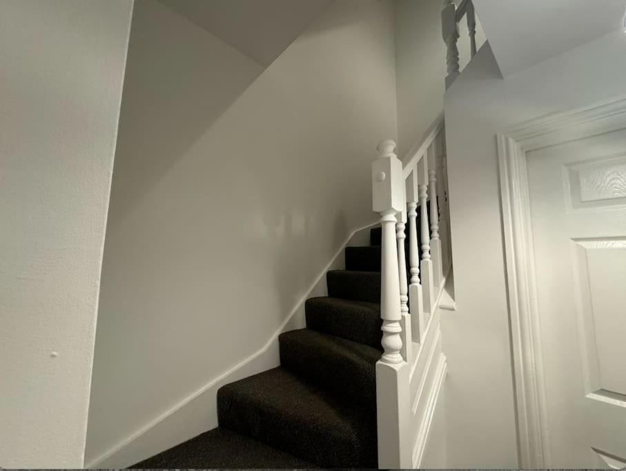 ウェリングボロー Modern Townhouse - 3 Bed 2.5 Bath 2 Private Gated Parkingヴィラ エクステリア 写真