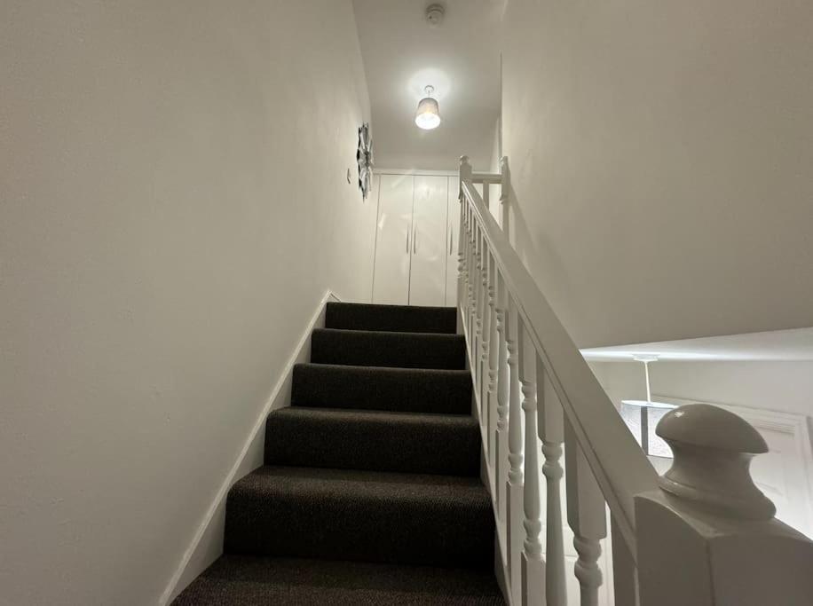 ウェリングボロー Modern Townhouse - 3 Bed 2.5 Bath 2 Private Gated Parkingヴィラ エクステリア 写真